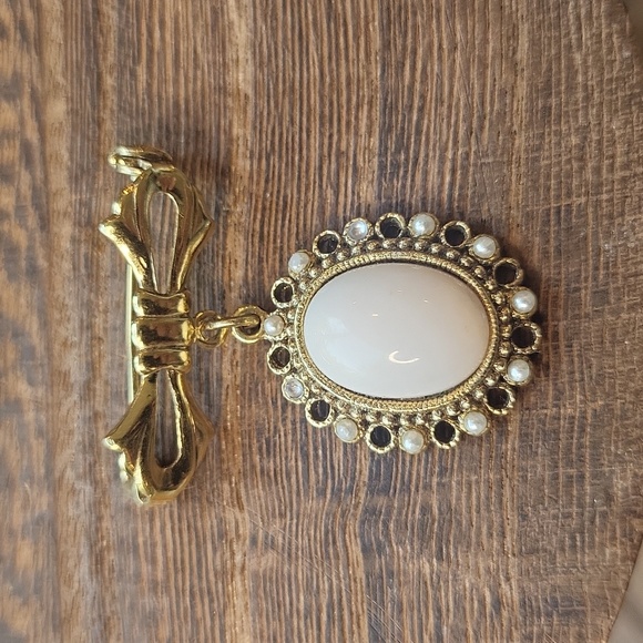 Vintage Vtg Gold Tone & Simulated Pearl Brooch Pins - Picture 2 of 10
